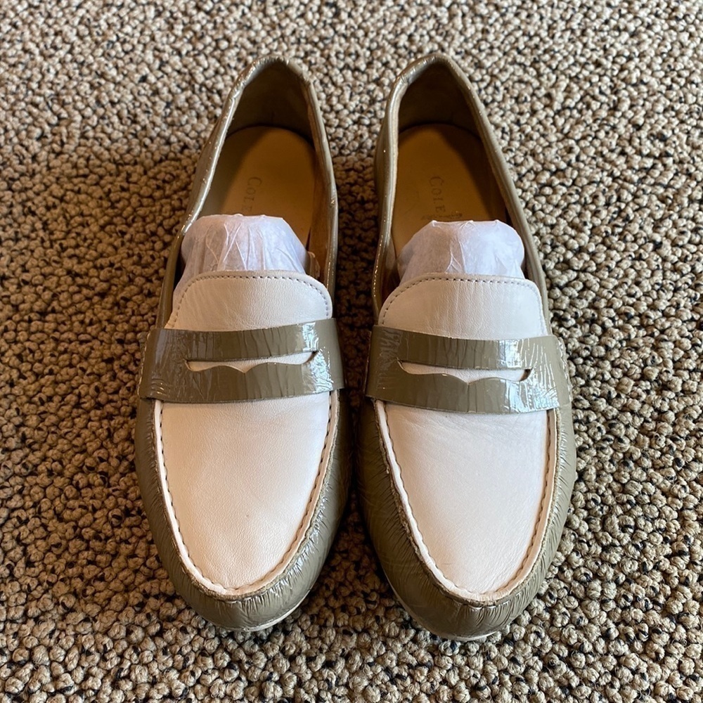 Cole Haan Patent Leather & Leather Loafers Women’s Size 5 in Gray & White EUC